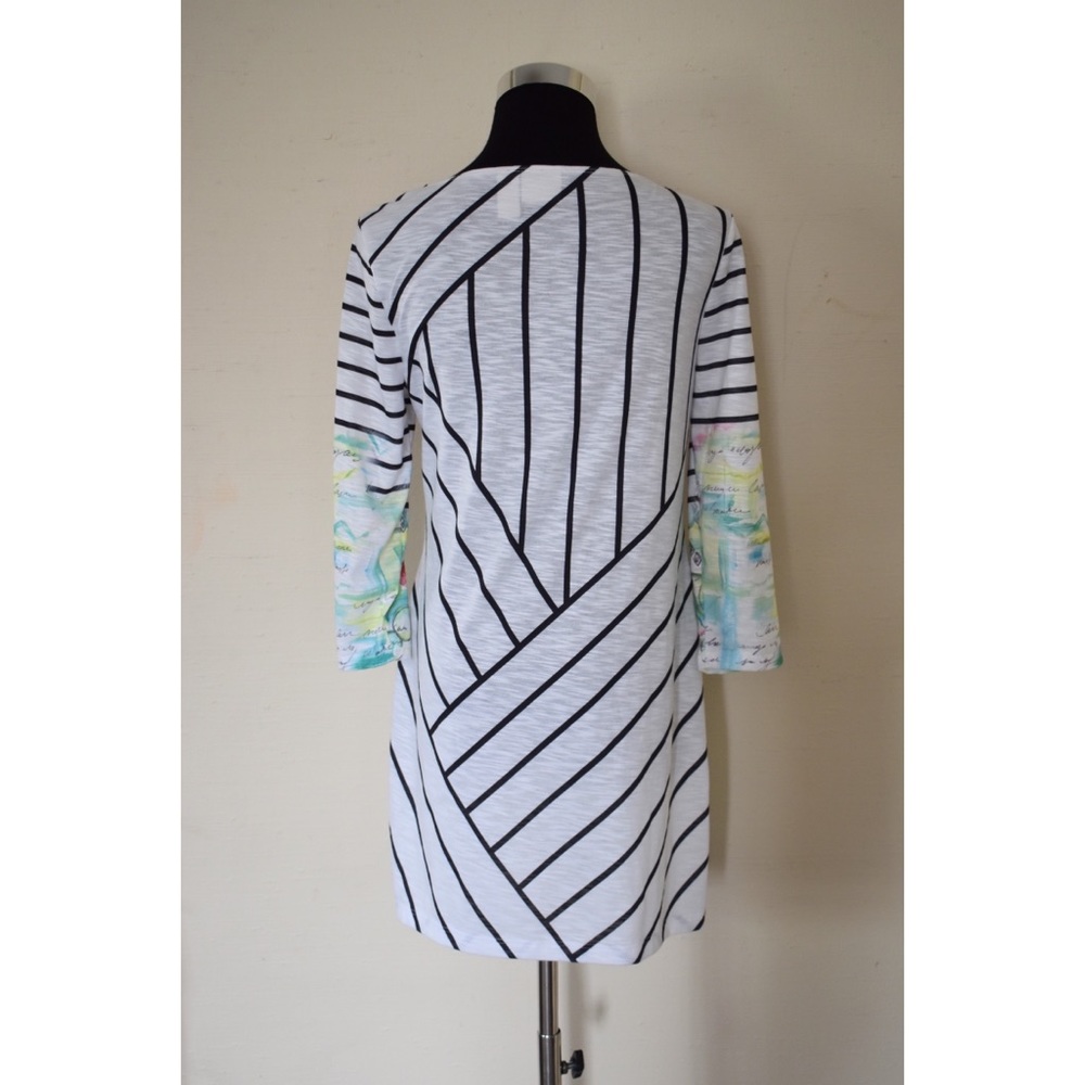 Tunic . - Picture 2 of 3